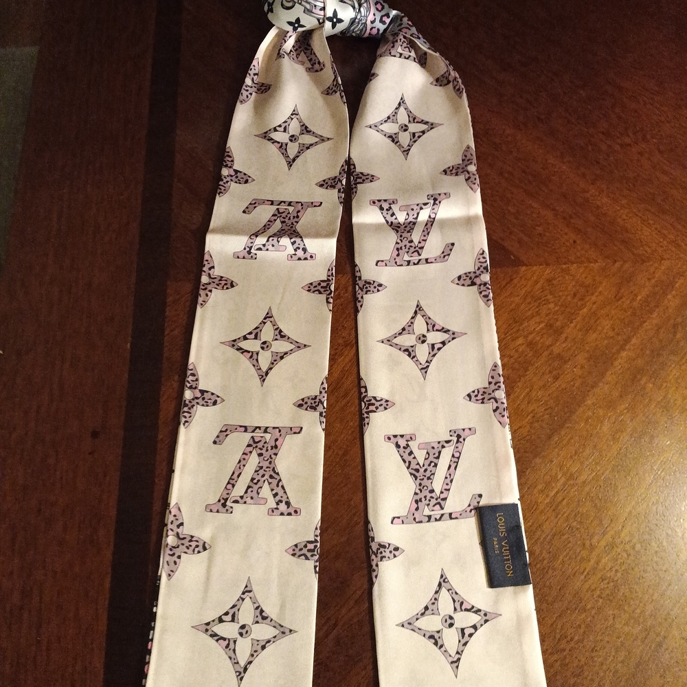 Louis Vuitton Pink and Black Monogram Silk Scarf - Picture 6 of 12